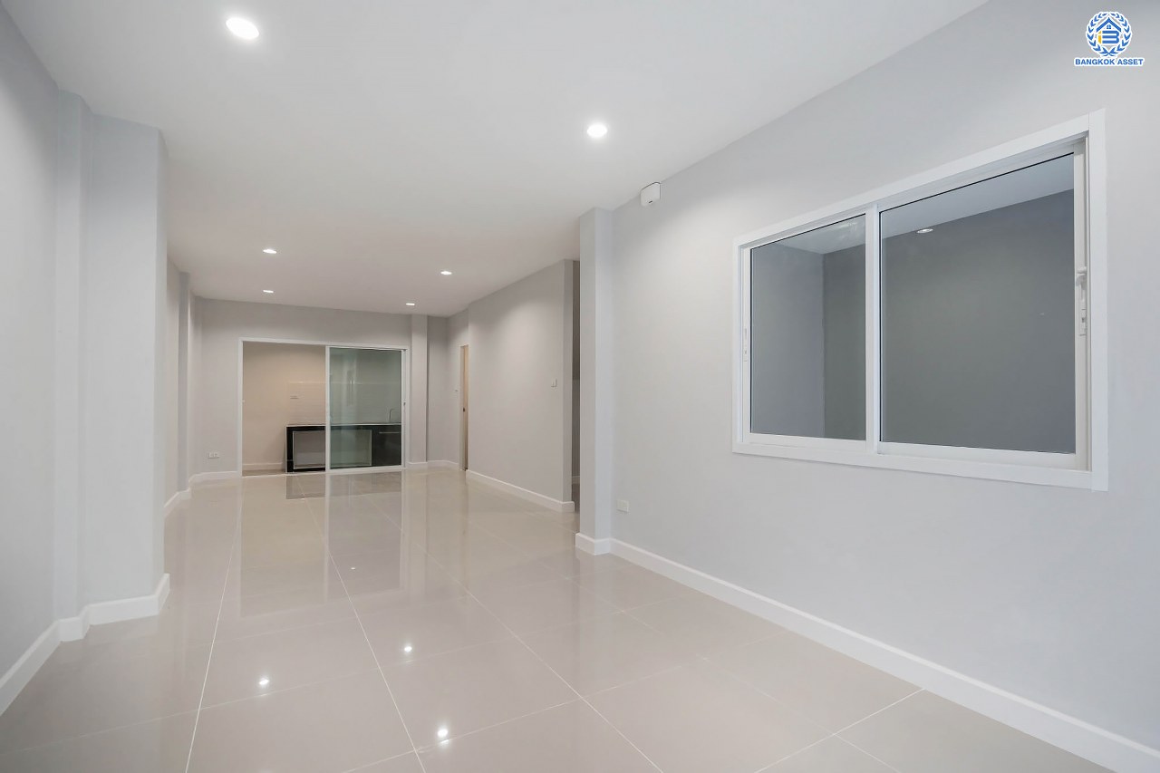 บ้านมือสองตกแต่งใหม่ โครงการ ซอยวัดกำแพง14/2 พิบูลย์สงคราม ทาวน์โฮม 3 ชั้นพร้อมอยู่ เนื้อที่ 19.9 ตร.ว. ฟังก์ชัน 4 ห้องนอน 3 ห้องน้ำ จอดรถได้ 1 คัน บนสุดยอดทำเล! เชื่อมถนนพิบูลย์สงคราม, วงศ์สว่าง, นครอินทร์ และติวานนท์ ใกล้จุดขึ้นทางด่วนศรีรัช-วงแหวนรอบนอก และรถไฟฟ้า "สถานีแยกติวานนท์"